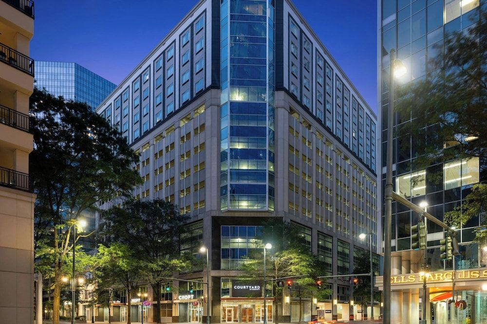 Courtyard Charlotte City Center 1