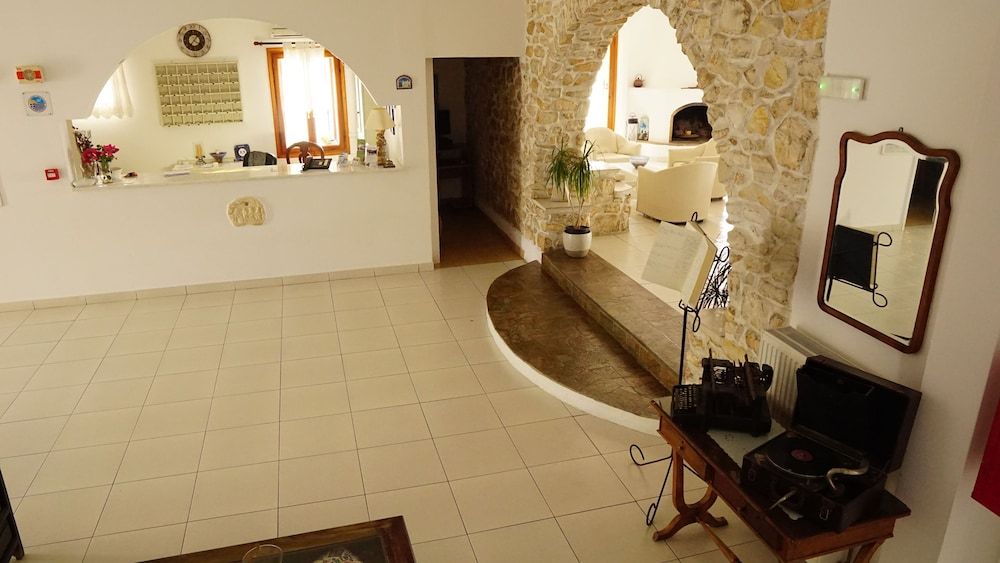 Eri Hotel 2