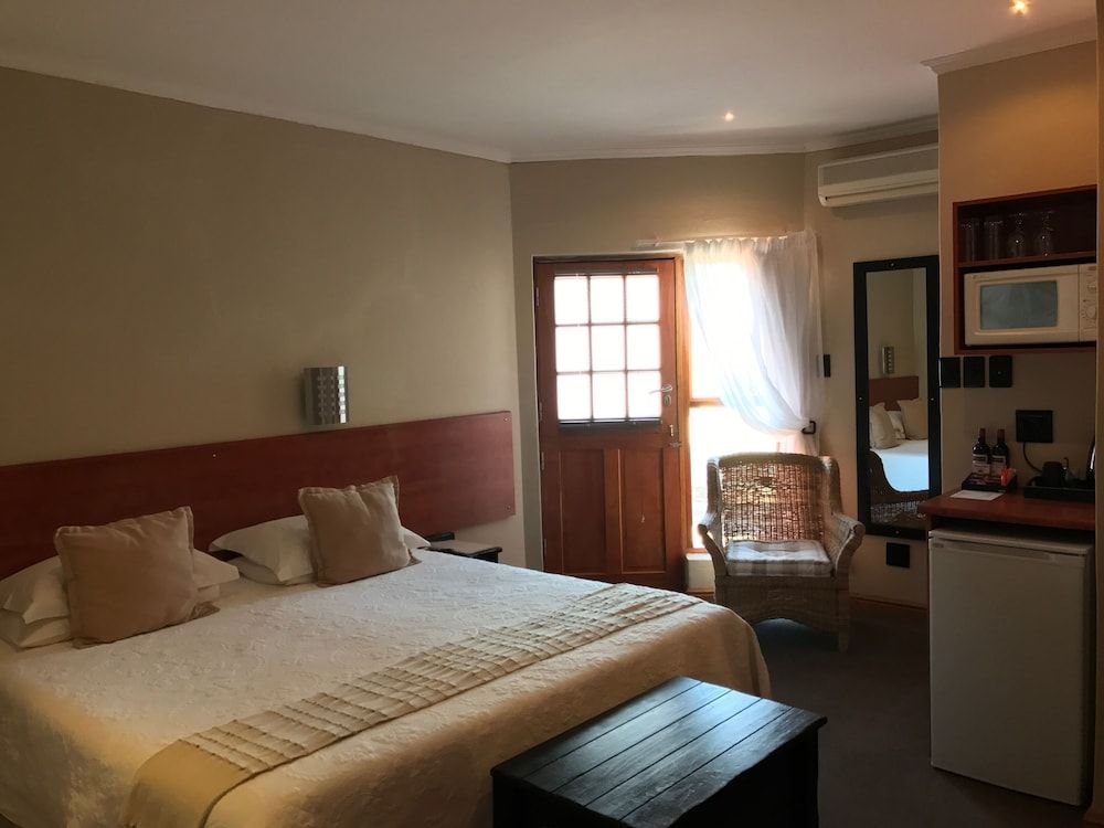 A La Martha's Air-Port Guest House 2