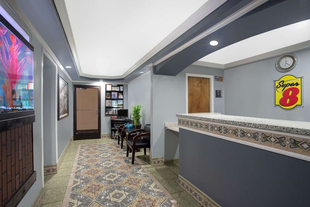 Super 8 by Wyndham Chico 2