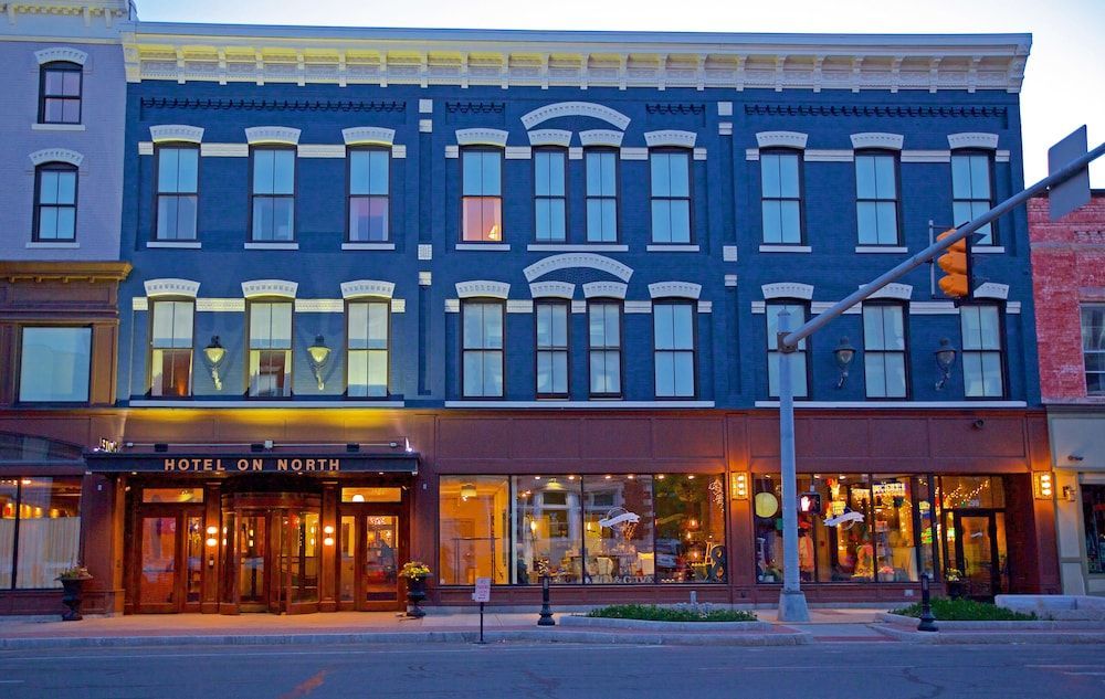 Hotel on North 1