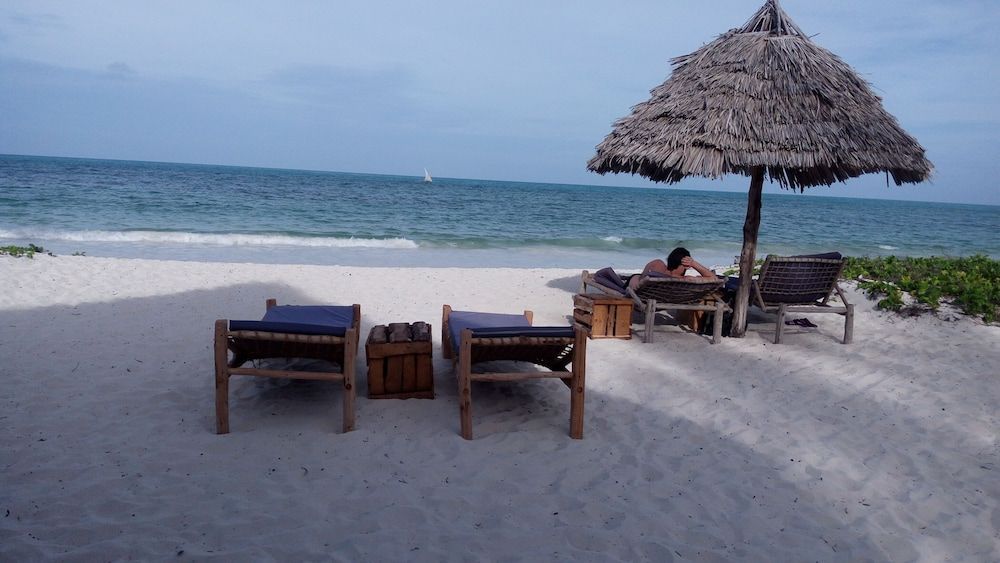 Blue Earth Beach Bungalows 1