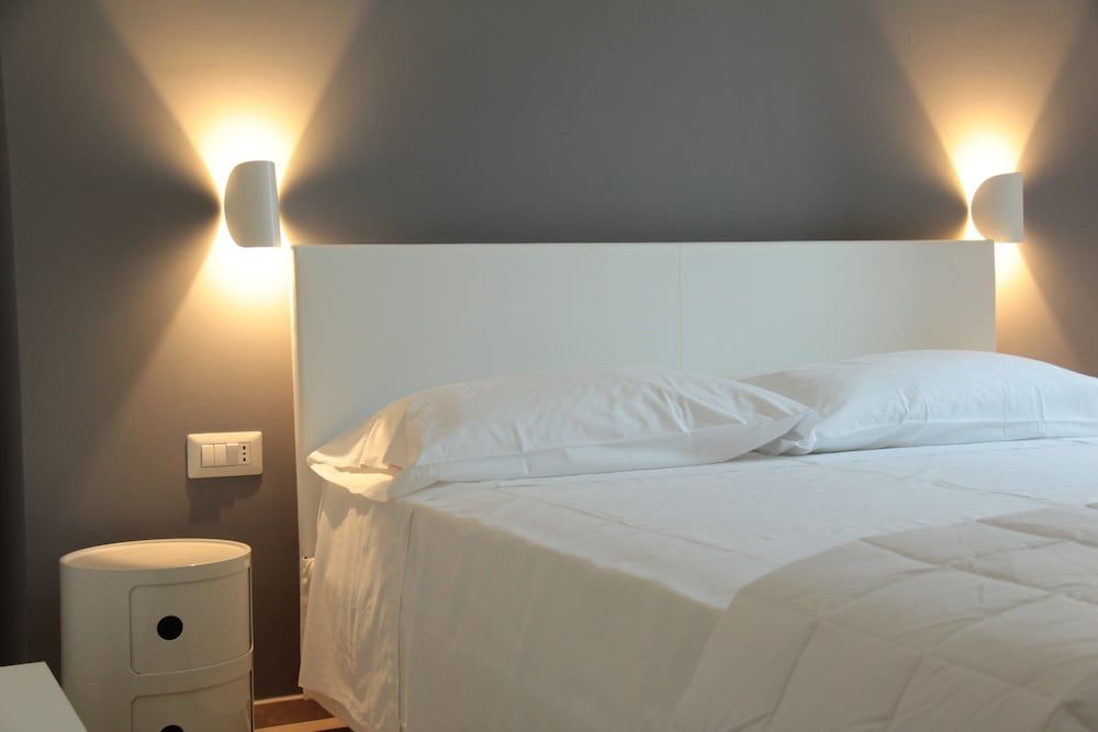 Lamia Room Rentals 2