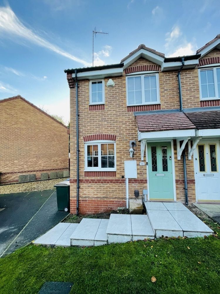 Beautiful 2-bed Villa in Coventry 1