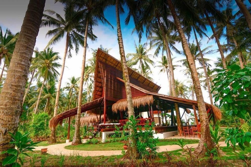 Harana Surf Resort 1