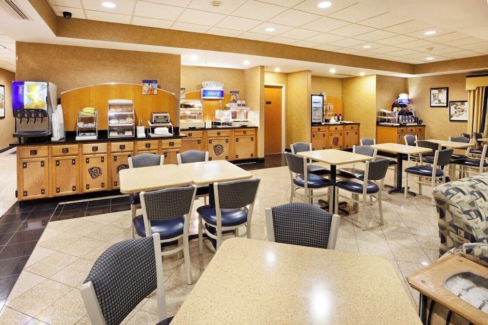 Holiday Inn Express CHARLOTTE WEST - GASTONIA by IHG 1