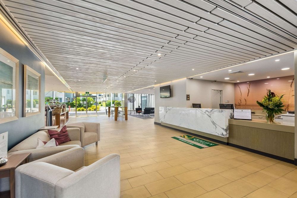 Quality Suites Pioneer Sands 2