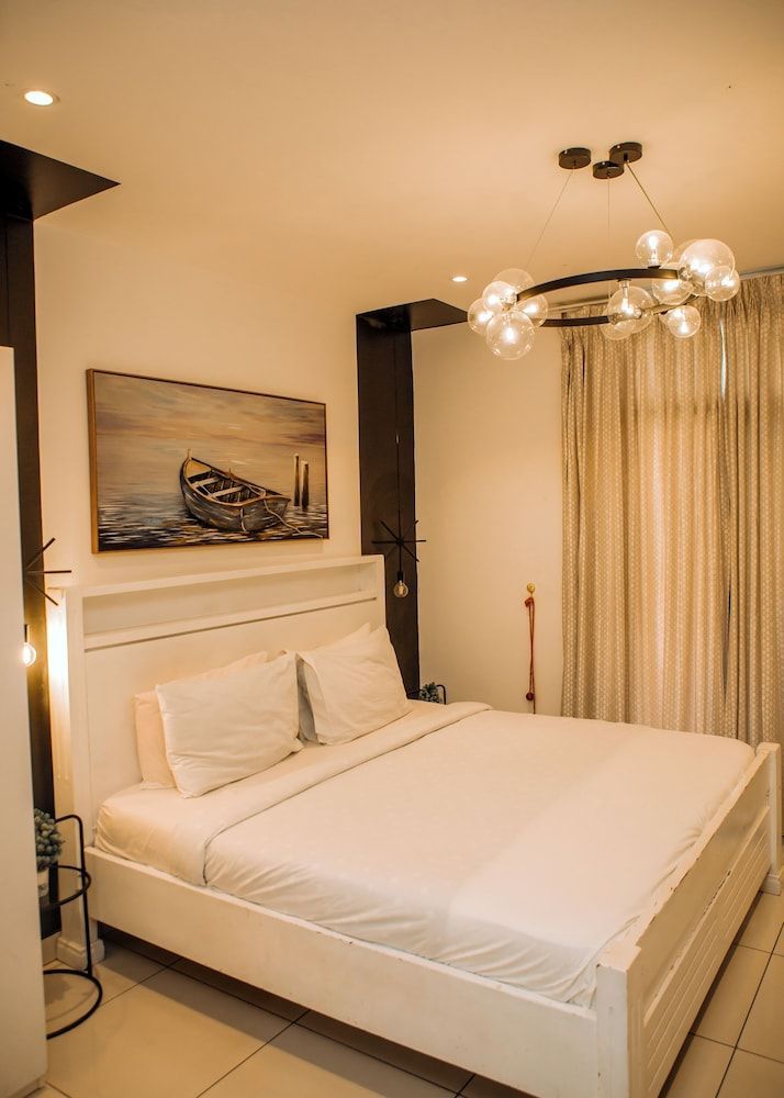 Luxury Apartment at Embassy 1