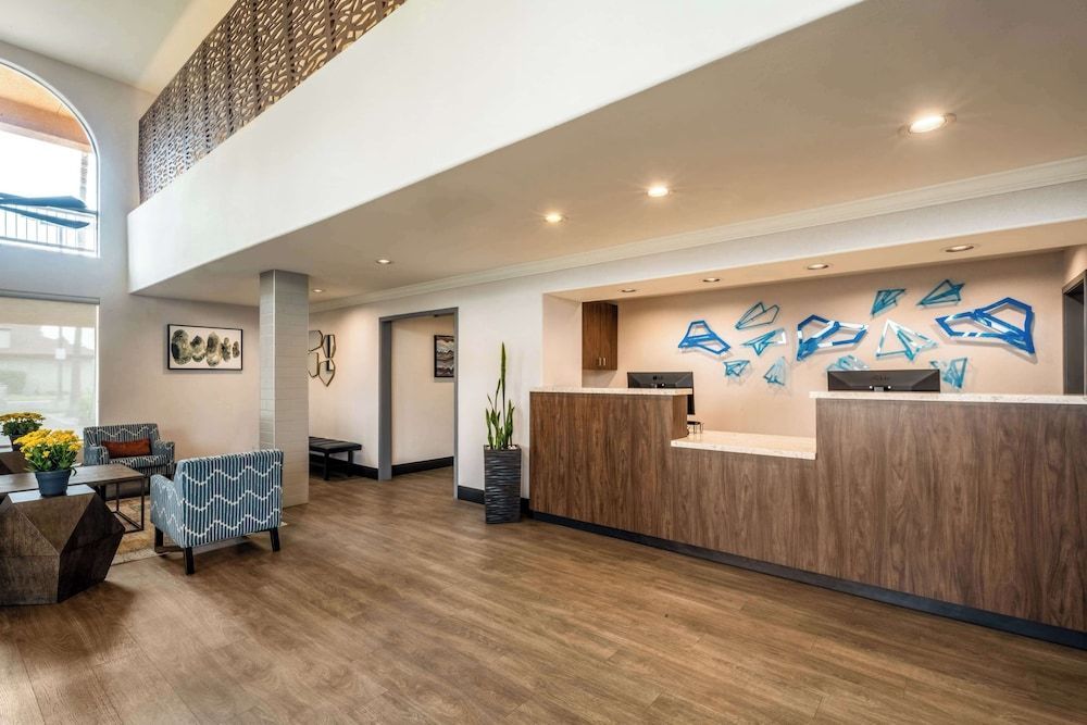 Best Western Inn & Suites Lemoore 1