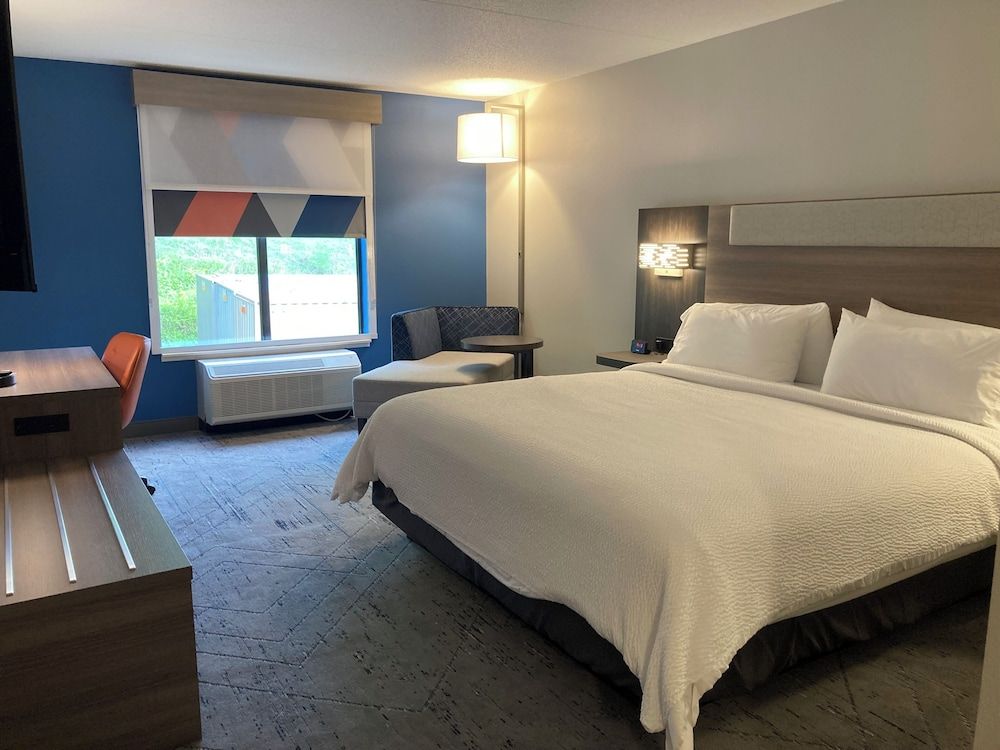 Holiday Inn Express & Suites WINCHESTER by IHG 1
