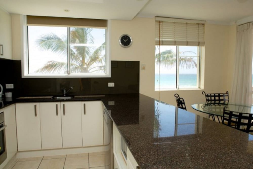 Crystal Beachfront Apartments 2