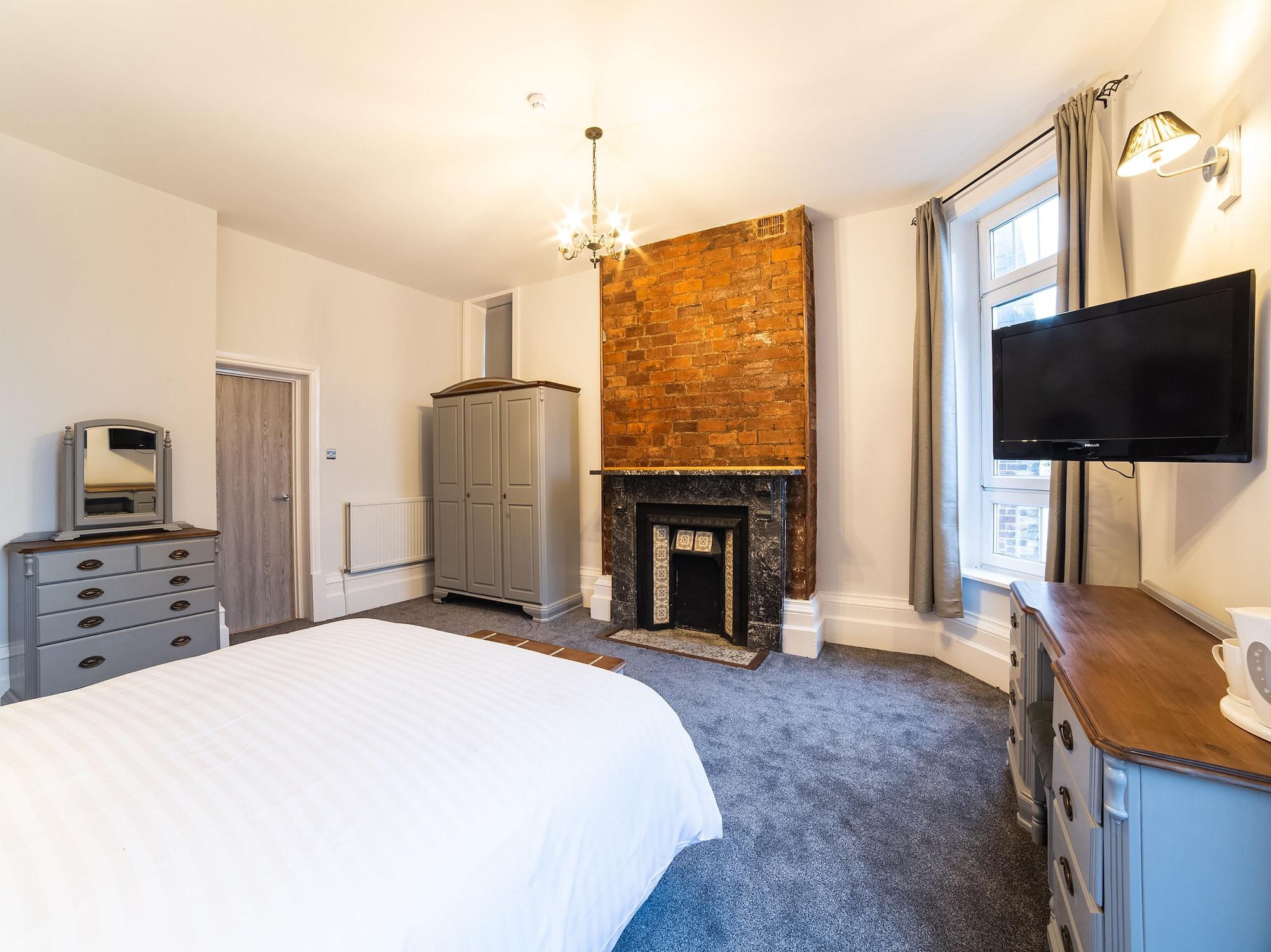 Churchill's Hotel 1