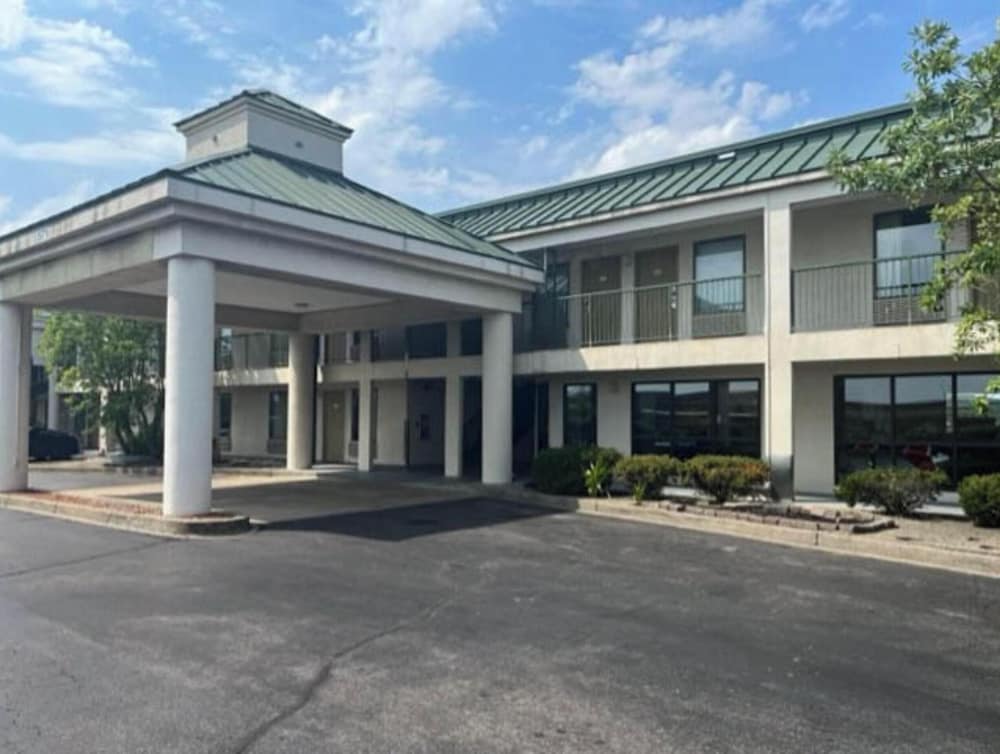 Studio 6 Suites Louisville KY Airport/Expo Center 1