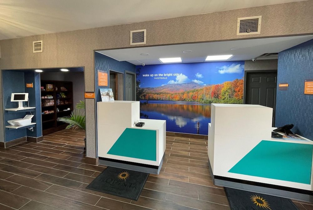 La Quinta Inn & Suites by Wyndham Fayetteville I-95 2