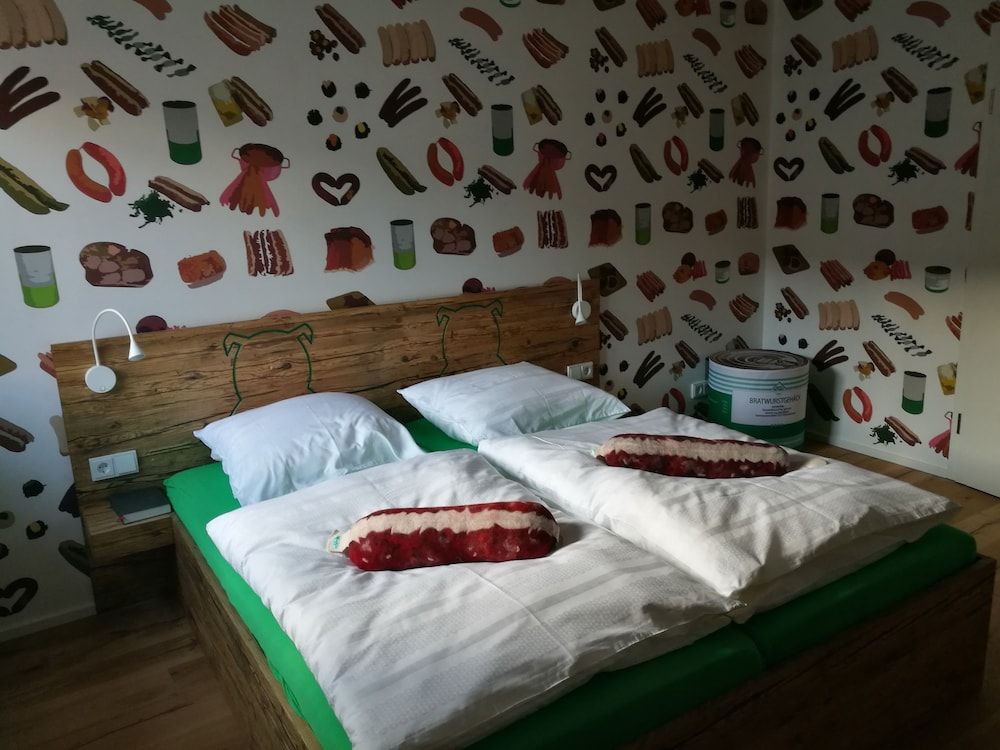 BRATWURSThotel 1