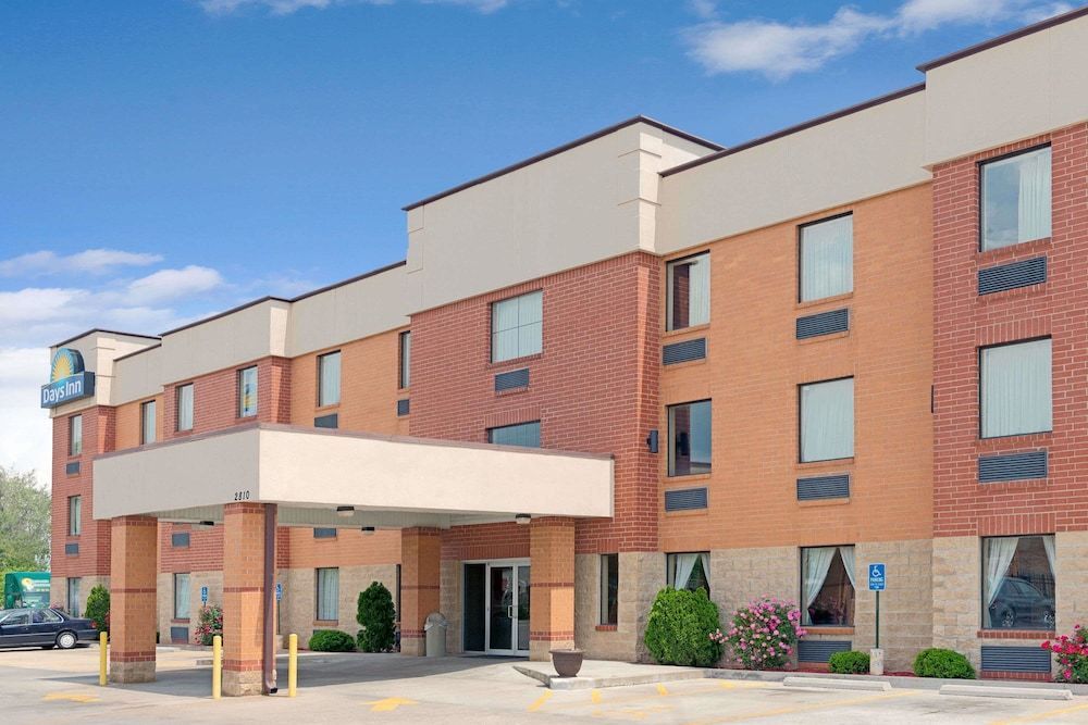 Days Inn by Wyndham Downtown St. Louis 1