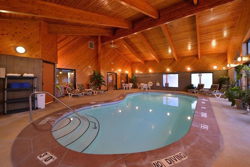 Super 8 by Wyndham Glenwood 1
