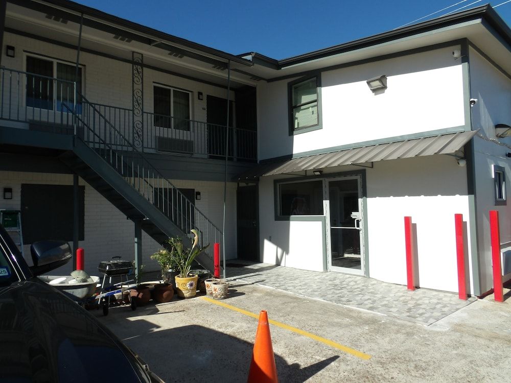 Southmore Boulevard Motel 2