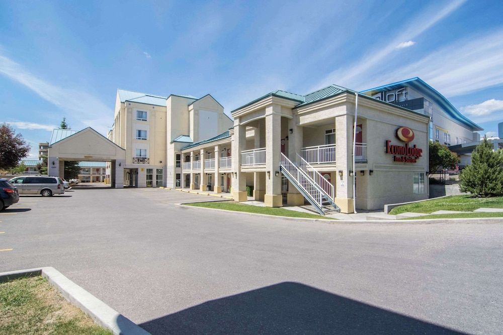 Econo Lodge Inn & Suites Calgary - University 1