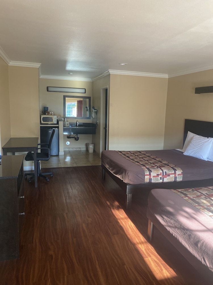 Anaheim Astoria Inn & Suites 2