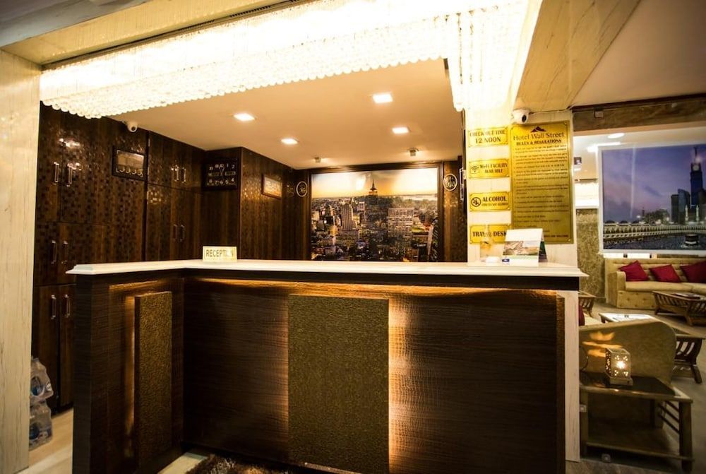 Wall Street Hotel 2