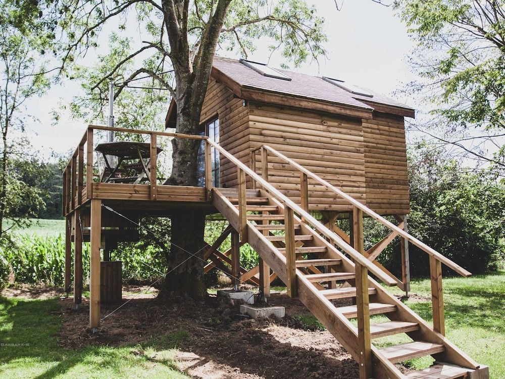 Romantic Woodland Chalet 1
