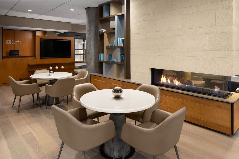 Courtyard by Marriott Seattle Bellevue/Downtown 2