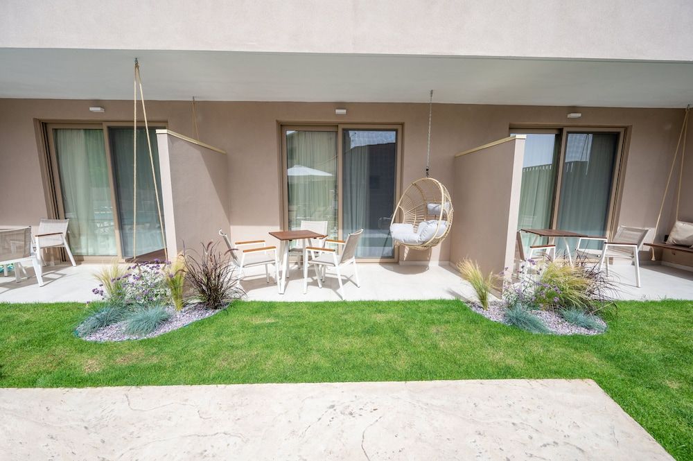 Scarabeo Suites & Villas Parga 2