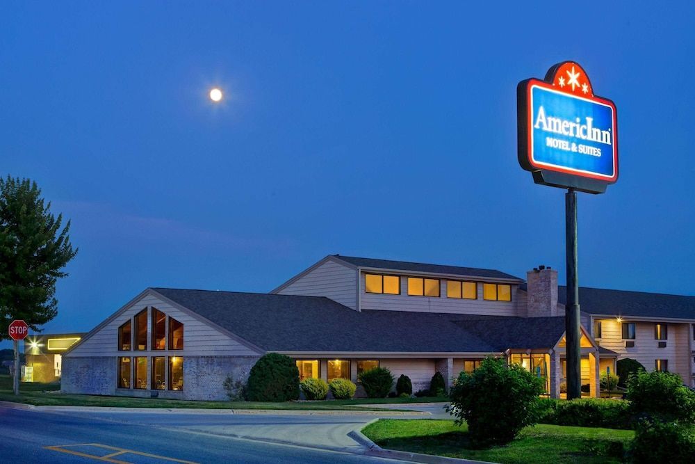 AmericInn by Wyndham Grundy Center 1