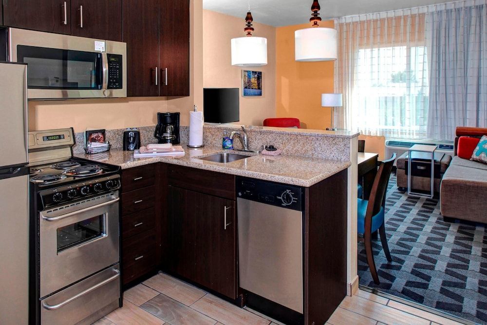 TownePlace Suites by Marriott Bakersfield West 1