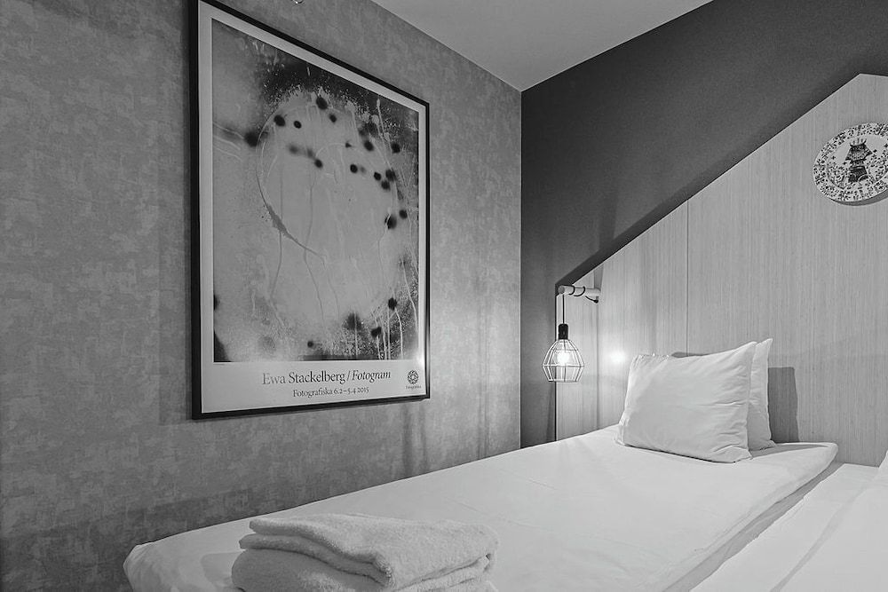 Hotel With Urban Deli 1