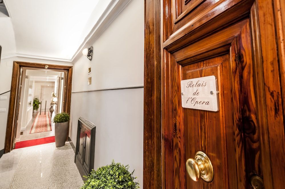 Relais de l'Opera 2