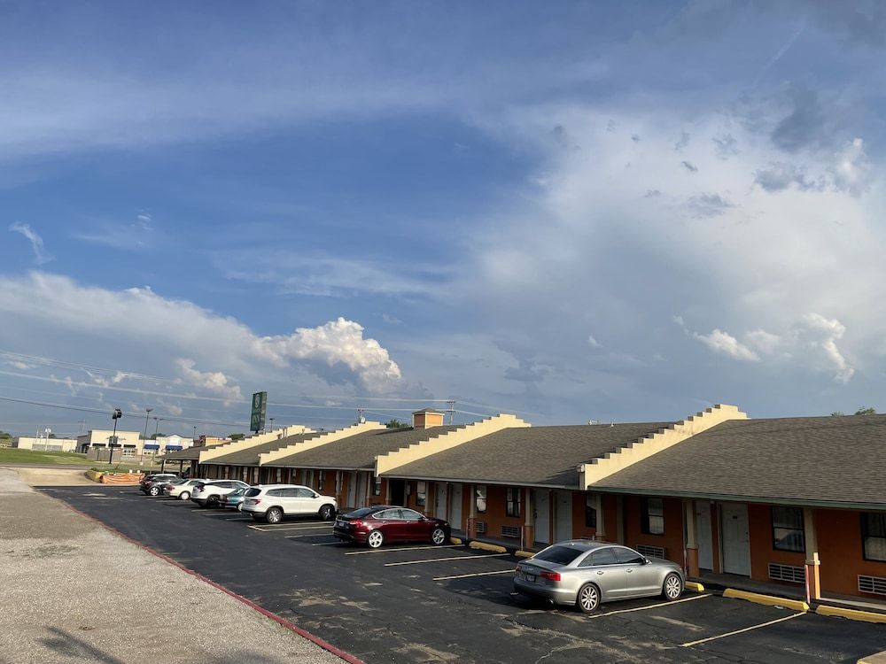 Executive Inn of Purcell 1
