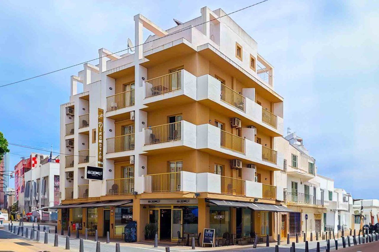 AzuLine Hostal Dinamarca 2