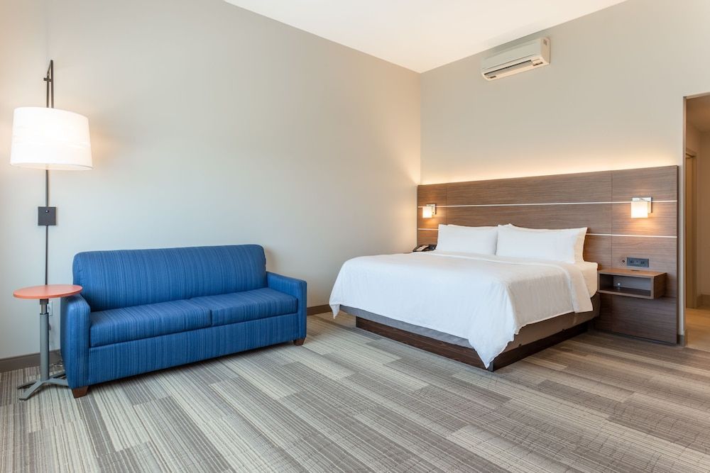 Holiday Inn Express & Suites SPRINGFIELD NORTH by IHG 2