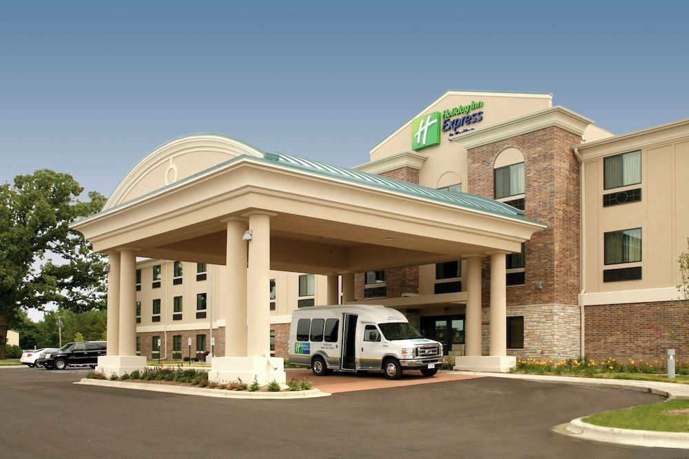 Holiday Inn Express & Suites MADISON-VERONA by IHG 1