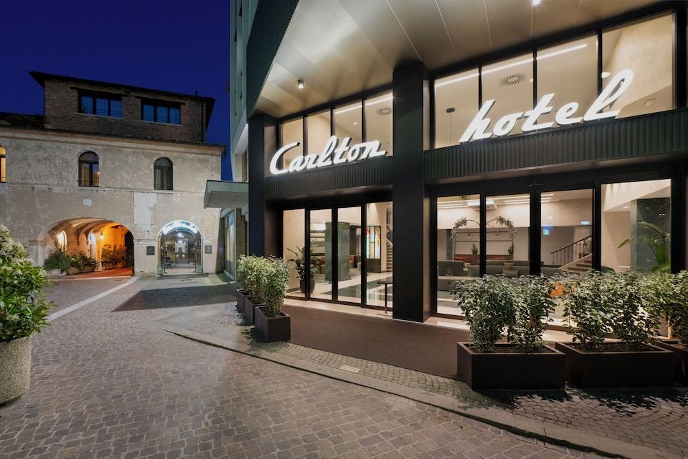 Hotel Carlton 1