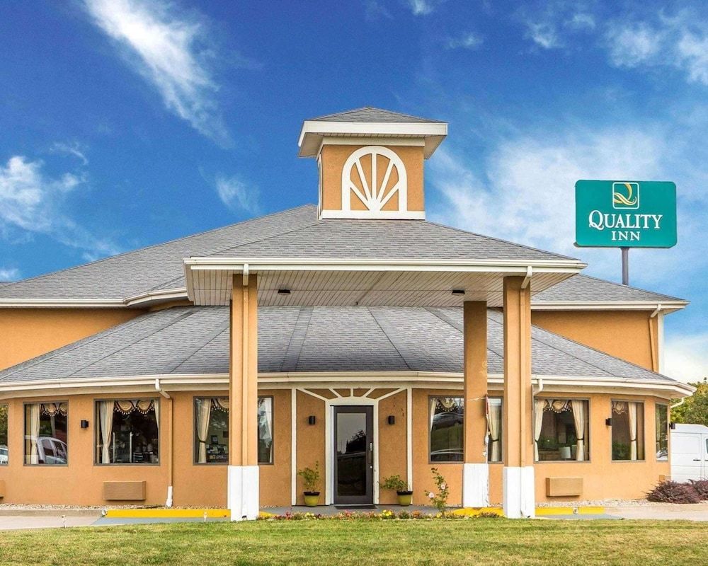 Quality Inn Morton at I-74 1