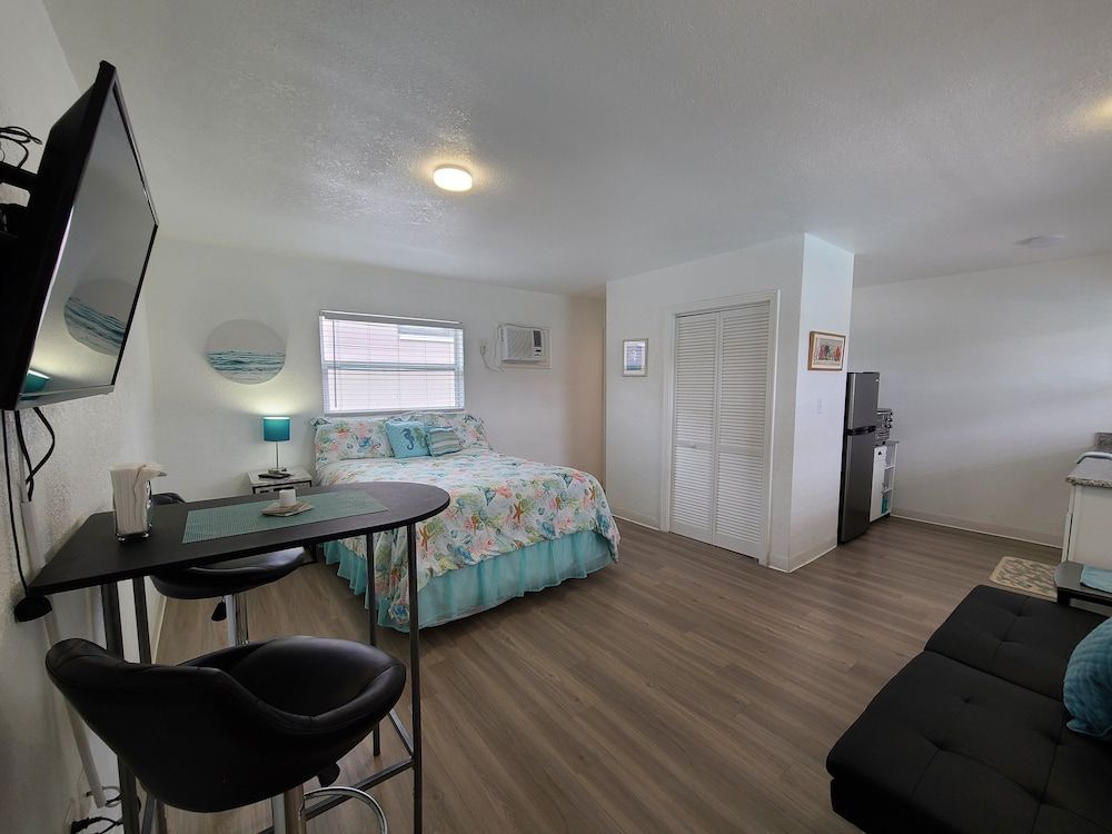 Sun Island Motel 2