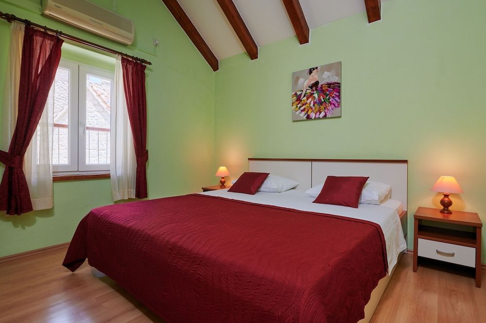 Apartments Ivica 1