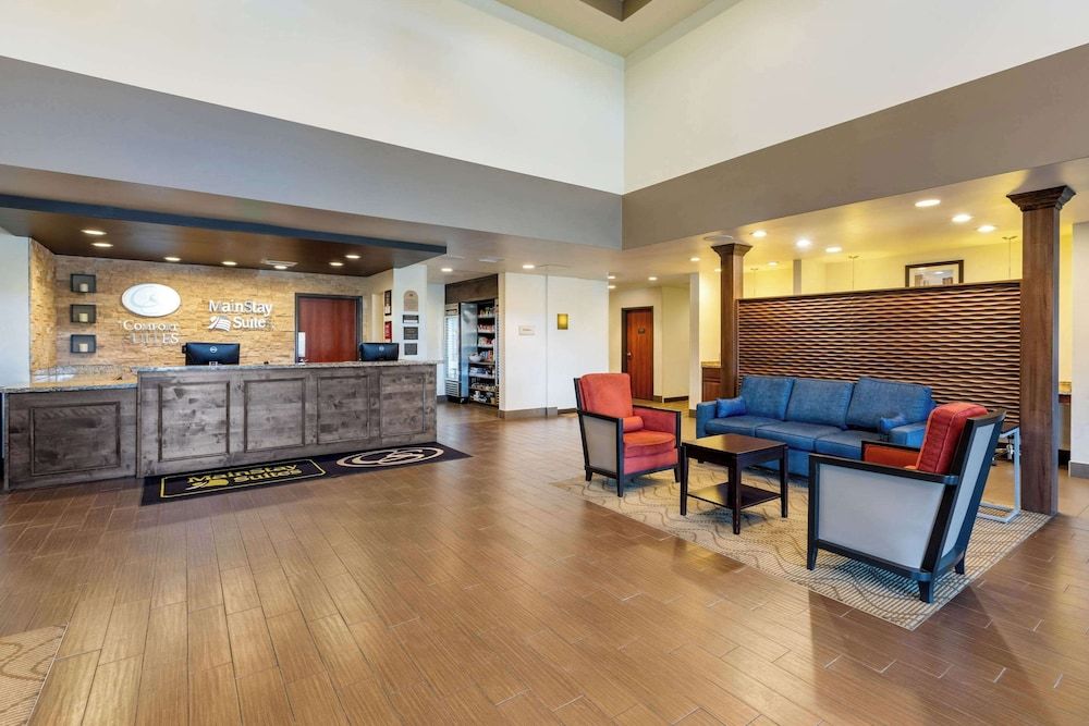 Comfort Suites Near Denver Downtown 2