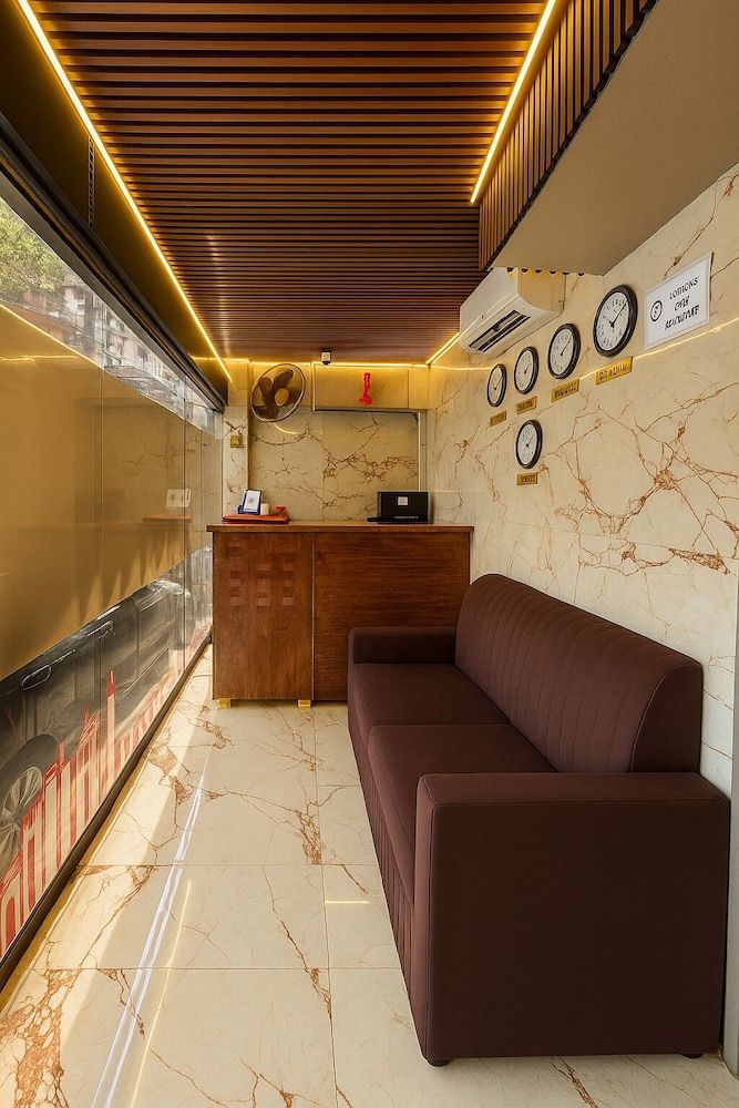 Hotel Newyork by Stayzy Rooms 2