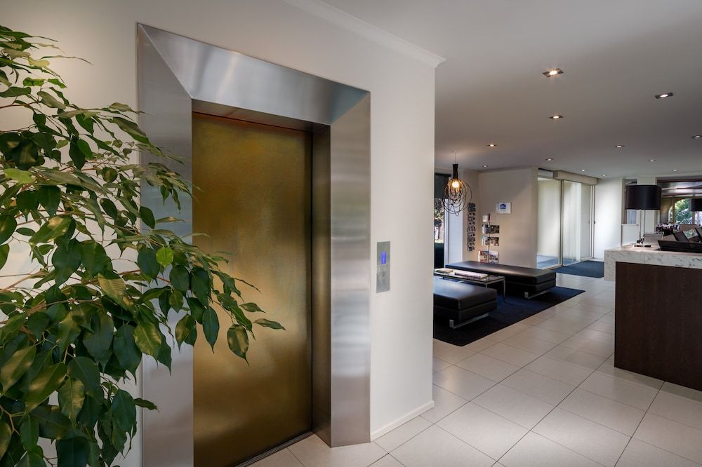 BEST WESTERN PLUS Travel Inn 2