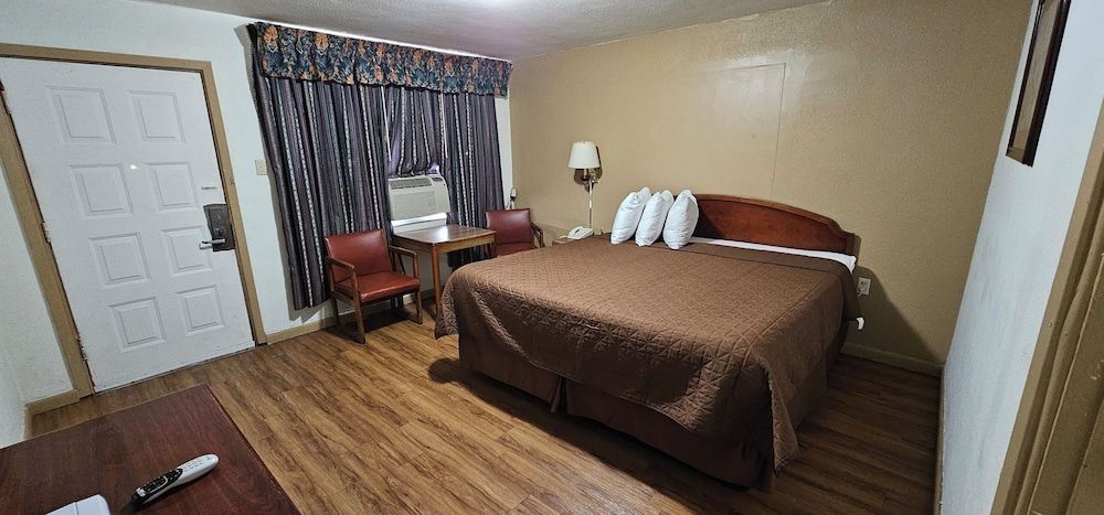 Deluxe inn 1
