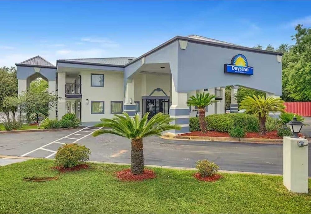 Days Inn by Wyndham Foley - North Gulf Shores 1