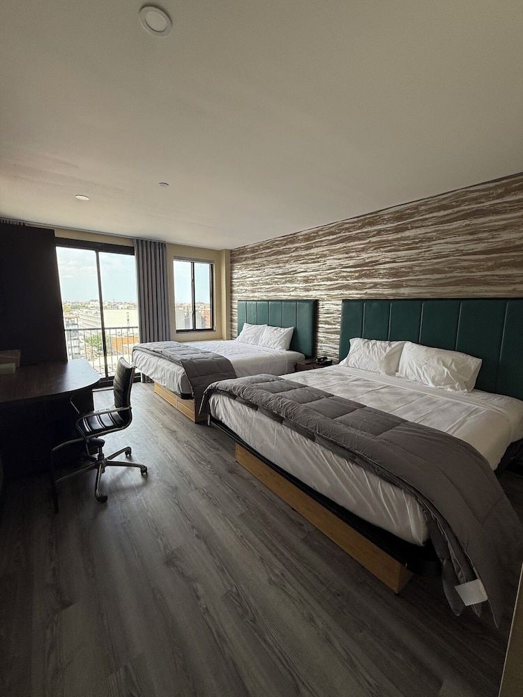 Skylux Hotel - Long Island City 2