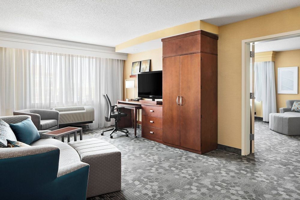 Courtyard by Marriott Newark Downtown 1