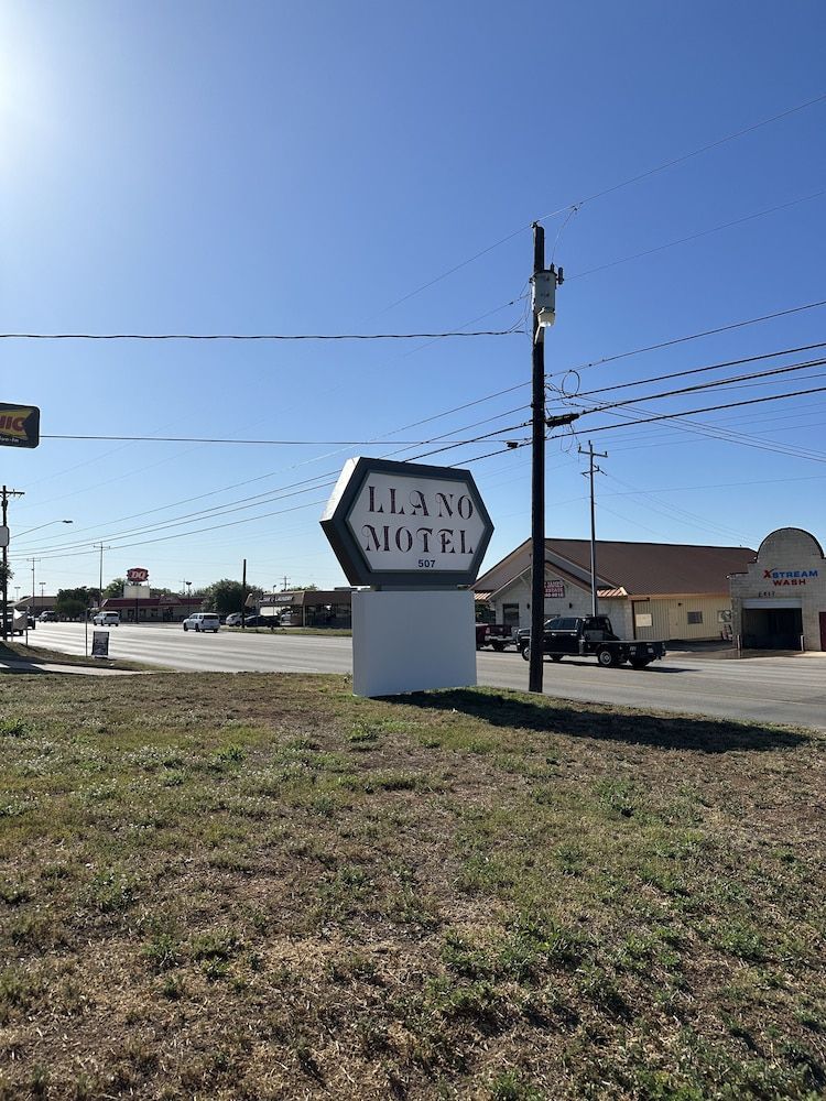 Llano Motel 1