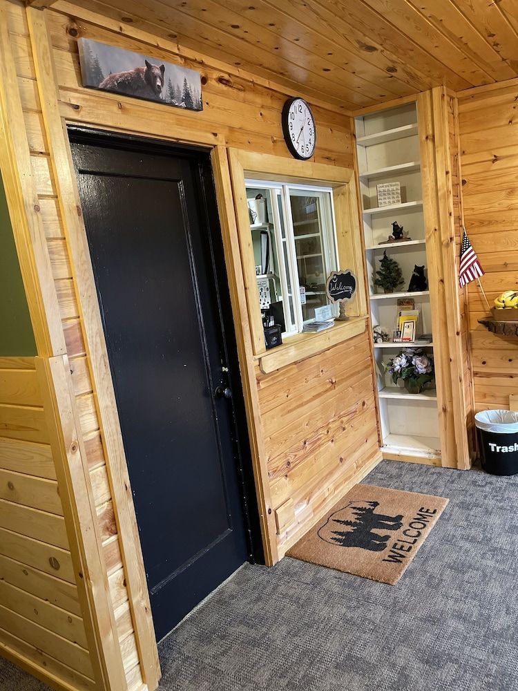 The Fishing Bear Lodge 2