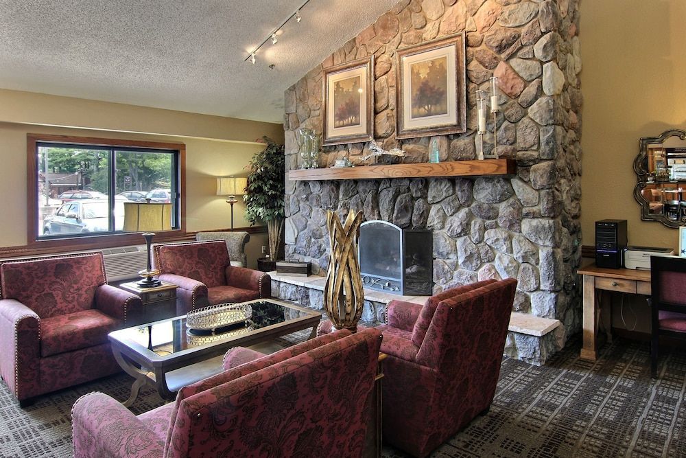 Blossom Hotel & Suites Traverse City 2